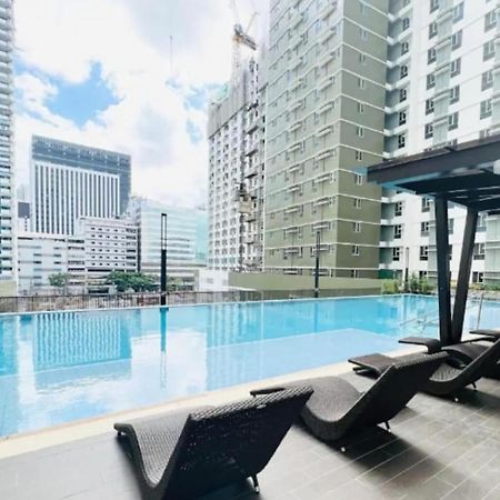 Cebu City Scape At Cebu It Park Exterior photo