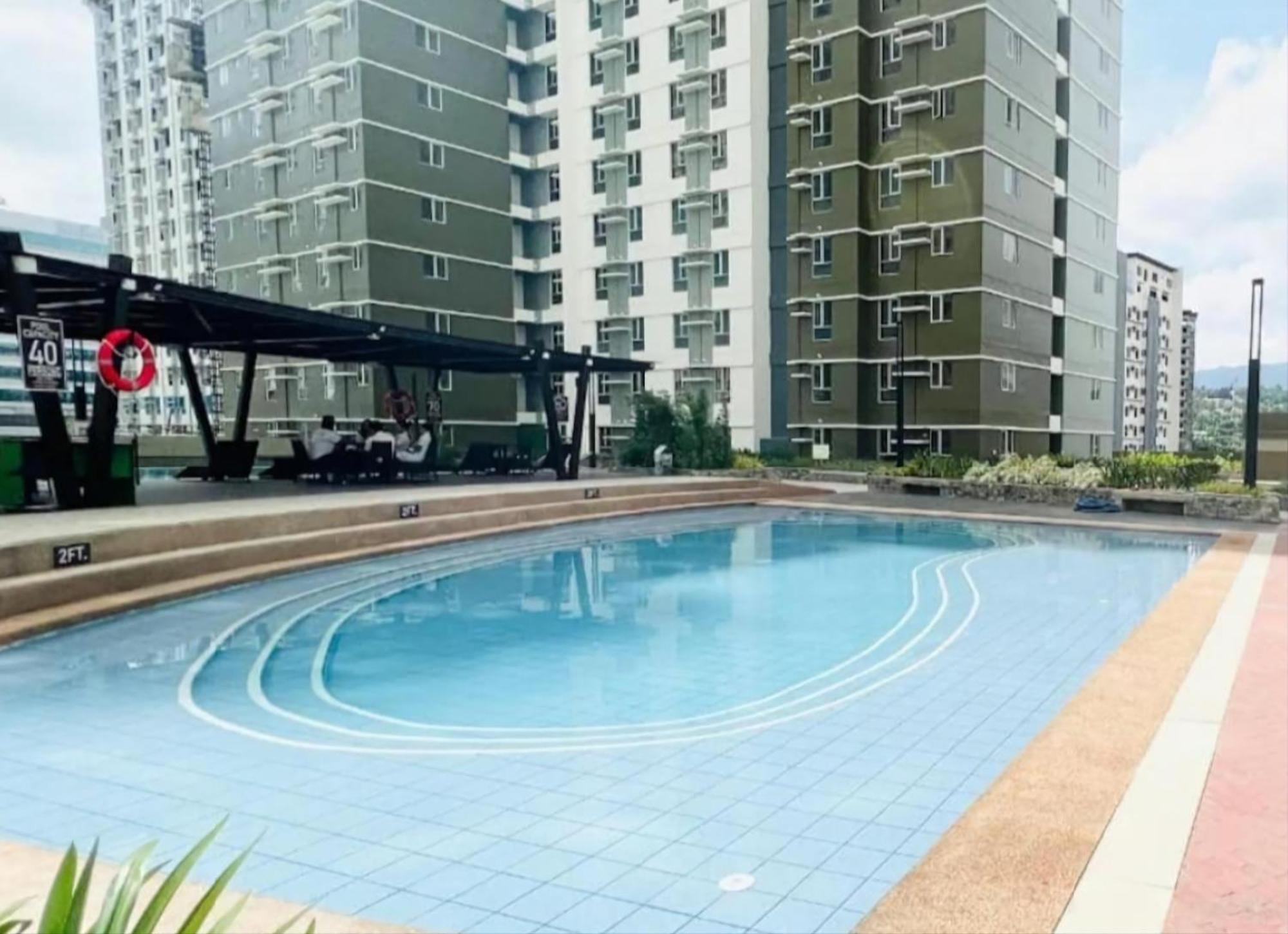 Cebu City Scape At Cebu It Park Exterior photo