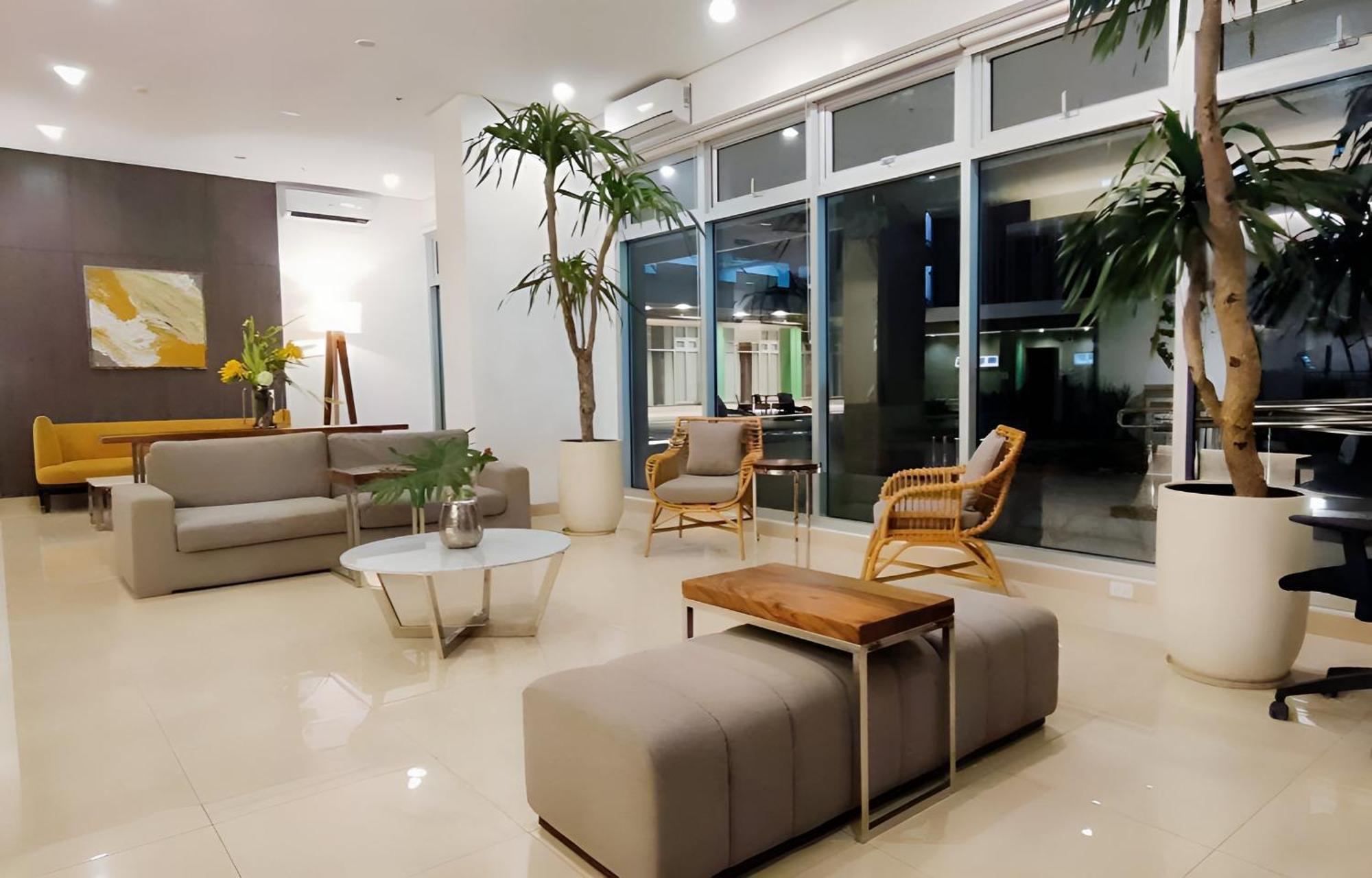 Cebu City Scape At Cebu It Park Exterior photo
